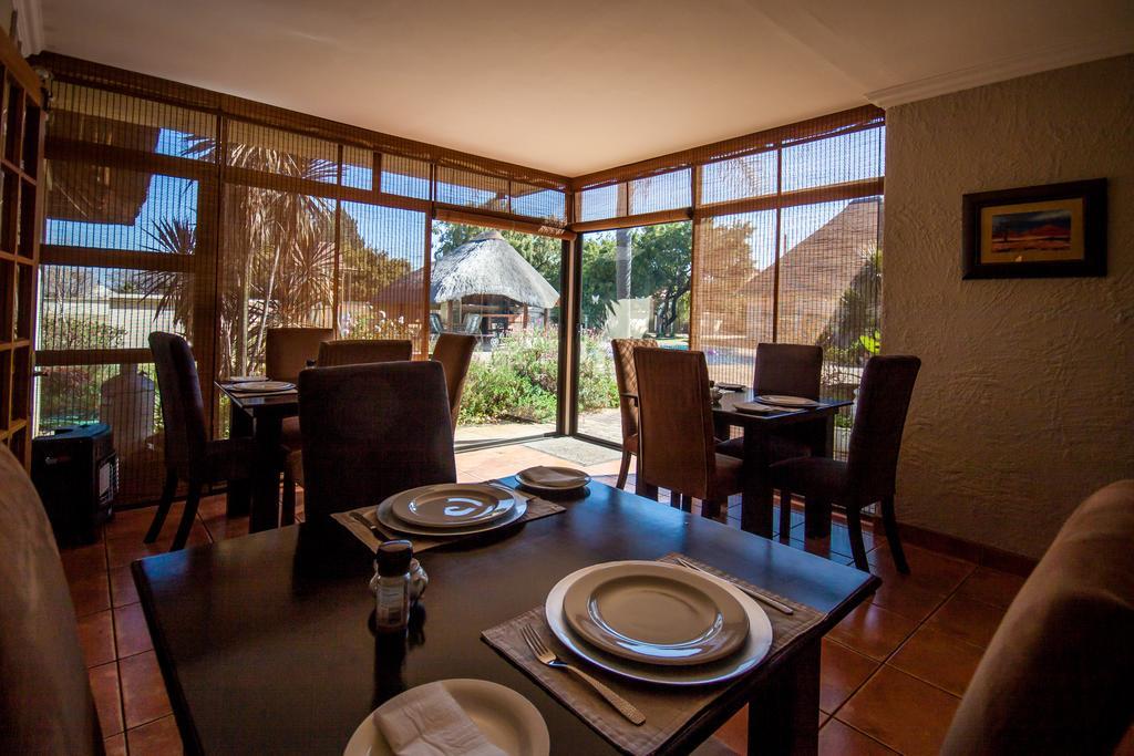 12 On Vaal Drive Guesthouse Vanderbijlpark Exterior foto