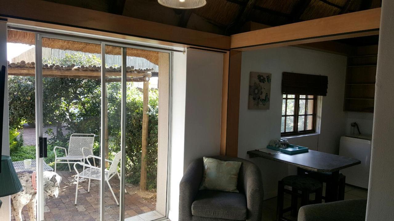 12 On Vaal Drive Guesthouse Vanderbijlpark Exterior foto